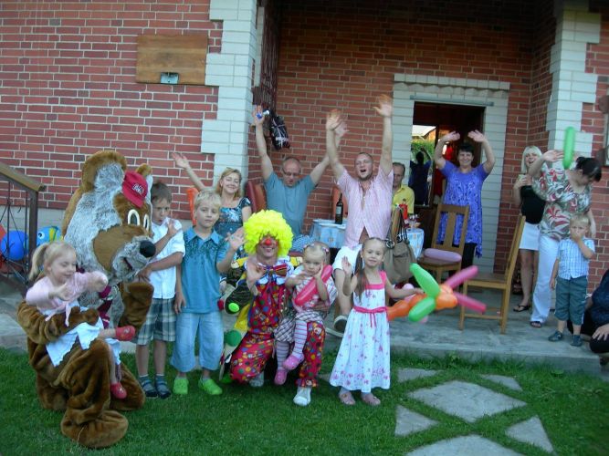 Klounas Albas ir meškiukas Barnis
